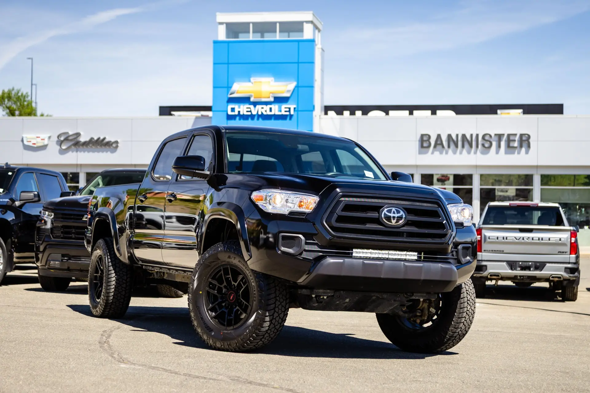 2023 Toyota Tacoma — photo 1