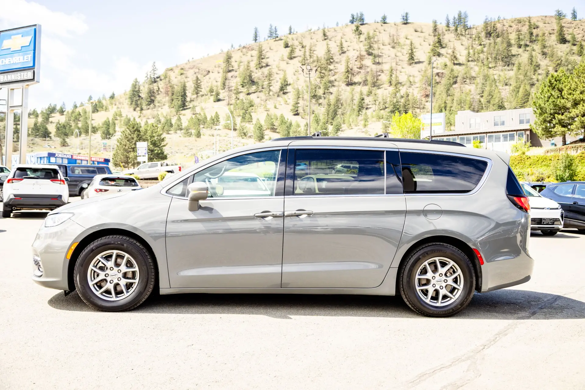 2022 Chrysler Pacifica Touring — photo 6