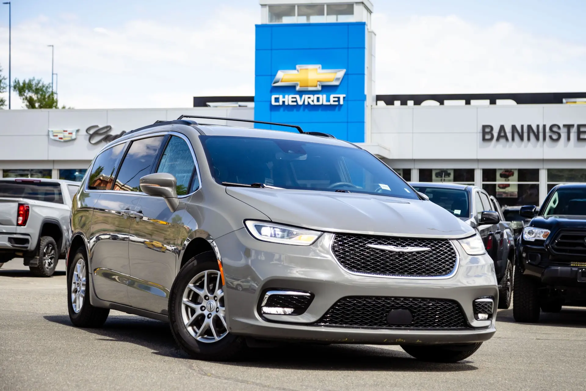 2022 Chrysler Pacifica Touring — photo 1