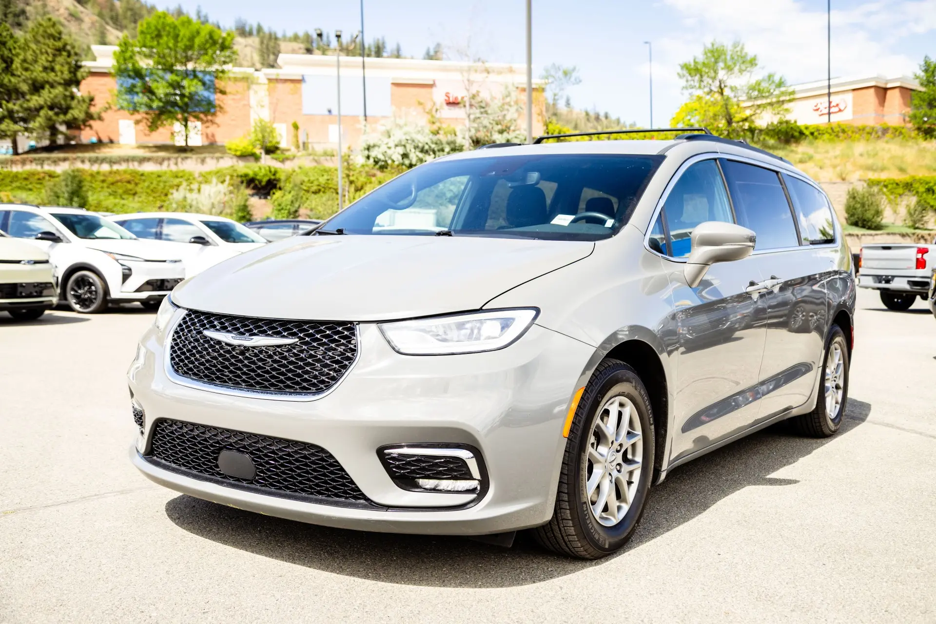 2022 Chrysler Pacifica Touring — photo 5