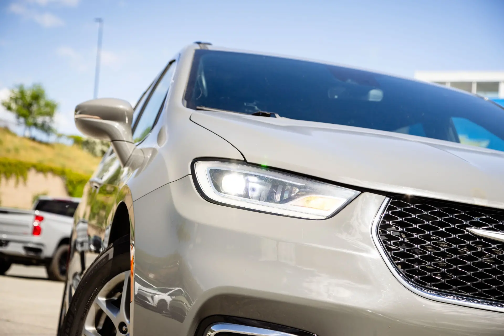 2022 Chrysler Pacifica Touring — photo 2