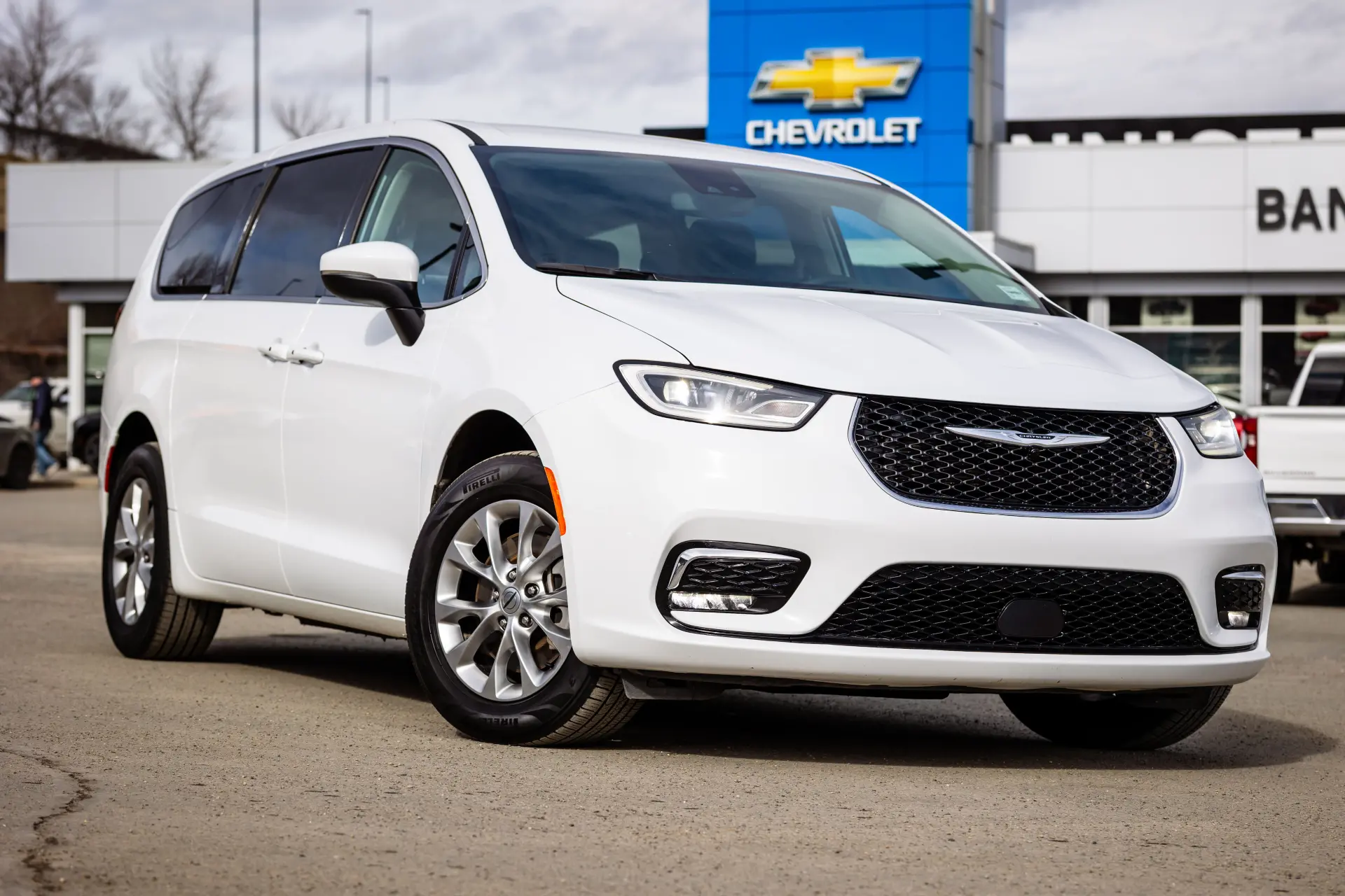 2023 Chrysler Pacifica Touring L — photo 1