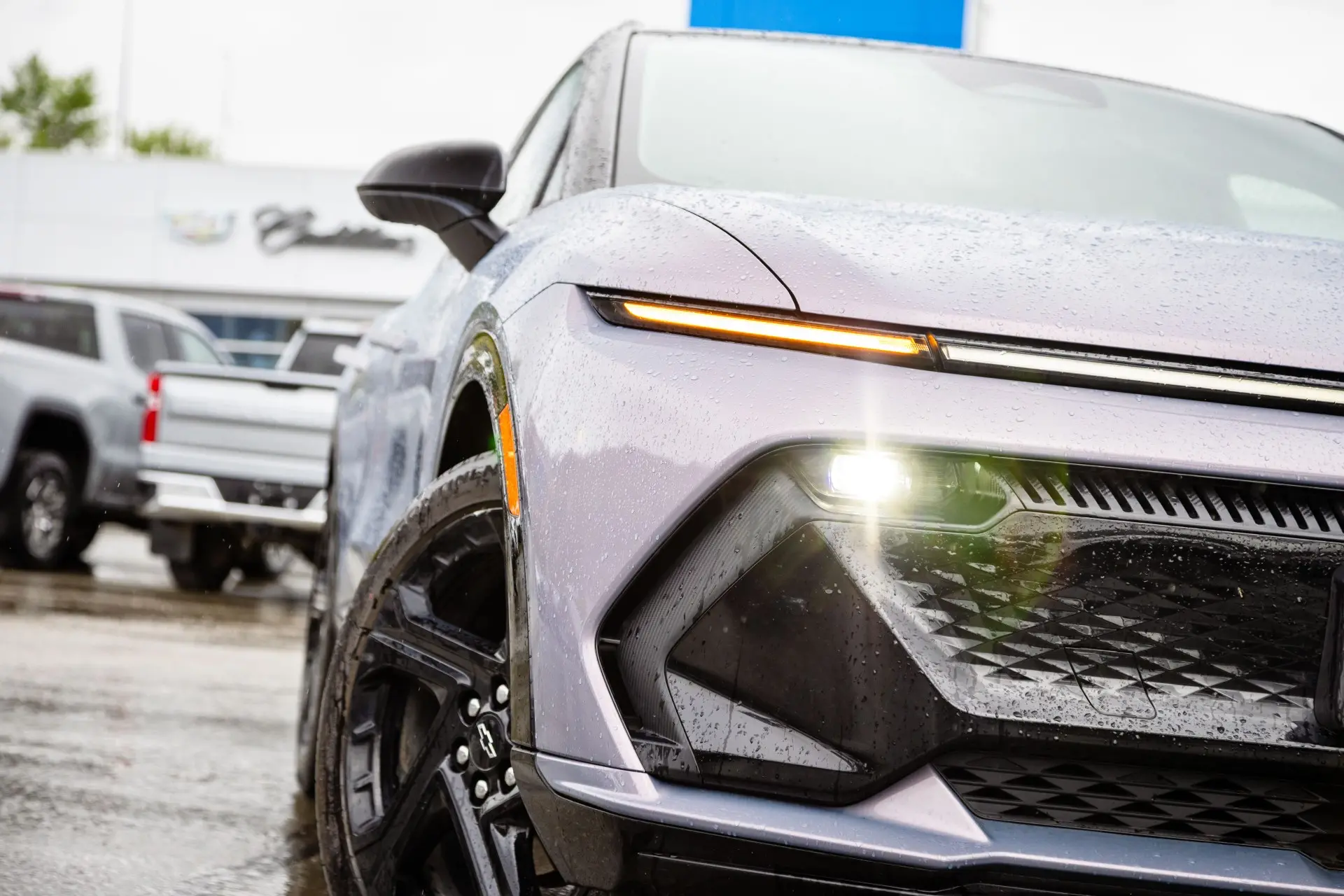 2024 Chevrolet Equinox EV RS — photo 2