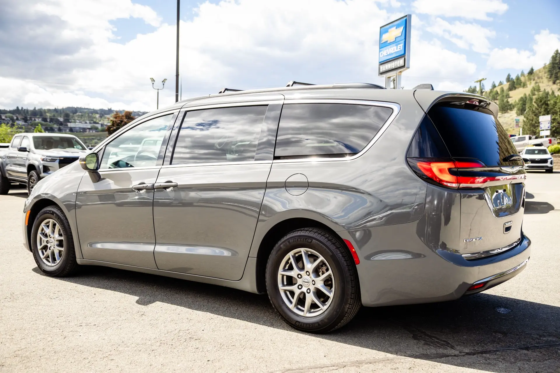 2022 Chrysler Pacifica Touring — photo 7