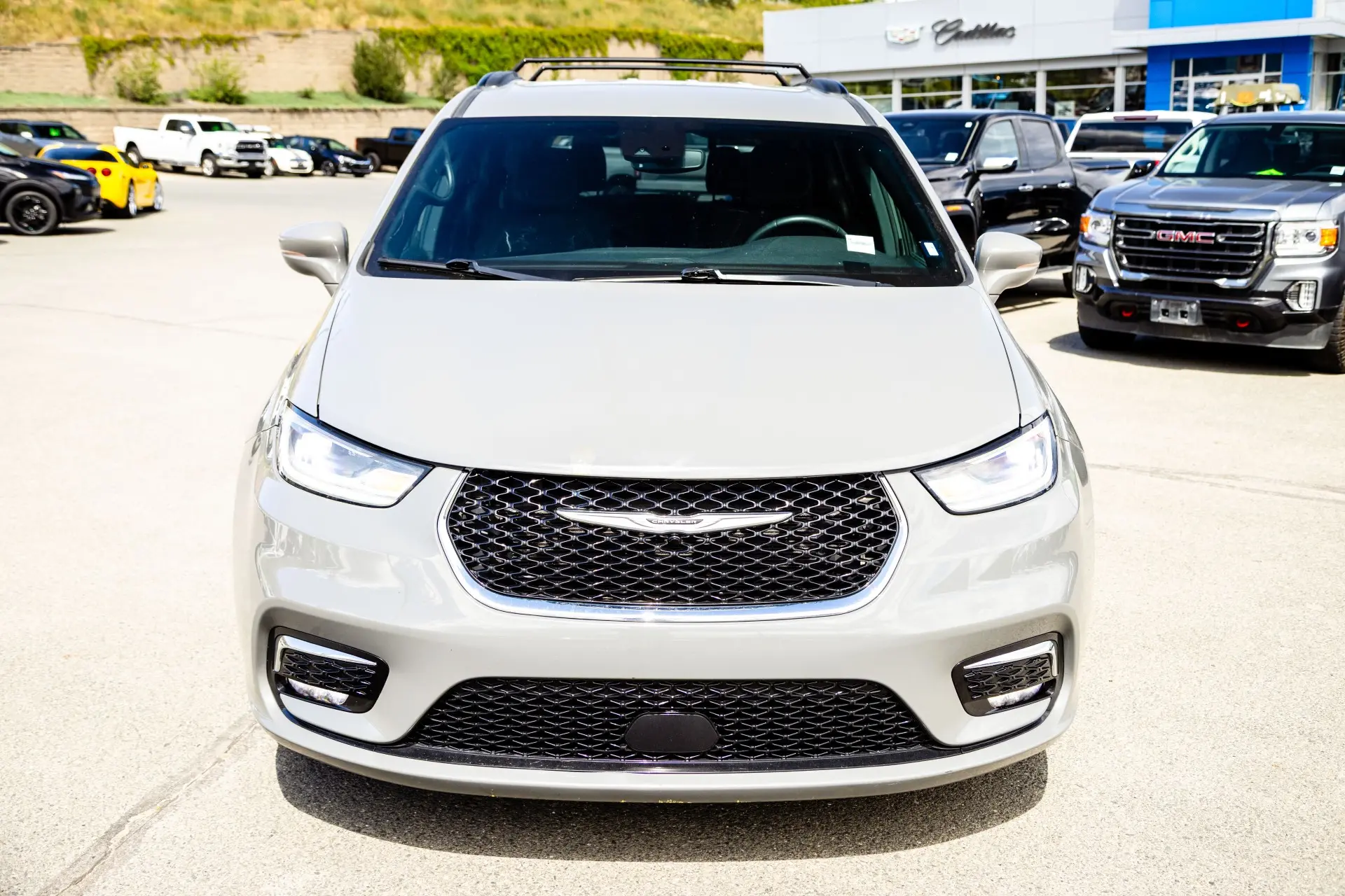 2022 Chrysler Pacifica Touring — photo 4